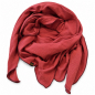 Preview: Roter Musselin-Schal mit bordeauxrotem Rollsaum auf weißem Hintergrund