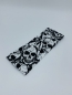 Mobile Preview: Stirnband aus Baumwolljersey in der Farbe Weiß mit schwarzen Totenköpfen