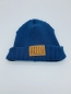 Preview: Hipster Beanie in der Farbe Hellblau mit braunem Label "HELLO"