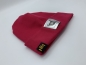 Preview: Hipster Beanie in der Farbe Rotpink mit silbernem Label "good vibes only"