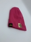 Preview: Hipster Beanie in der Farbe Pink mit goldenem Label "Regenbogen"