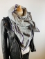 Preview: Schal aus Baumwollmusselin in grau mit Glitzer Flakes und lila Saum