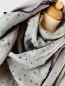Preview: Schal aus Baumwollmusselin in grau mit Glitzer Flakes und lila Saum