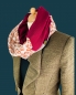 Mobile Preview: Schal aus Baumwolle in den Farben Weinrot und Weiß mit Leoprint Herz