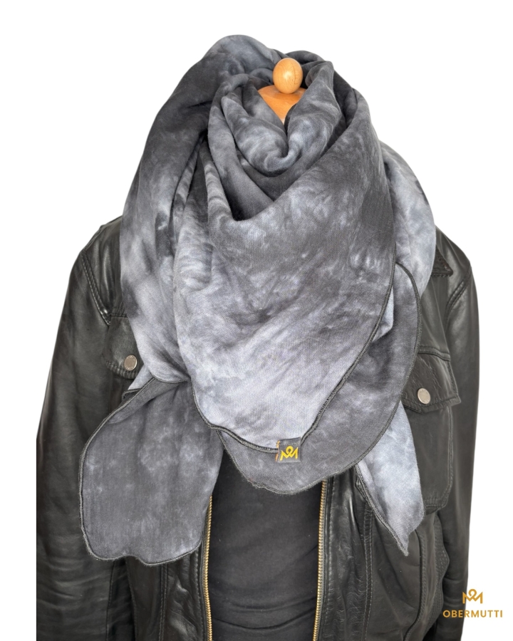 Schal in der Farbe Schwarz Batik Optik