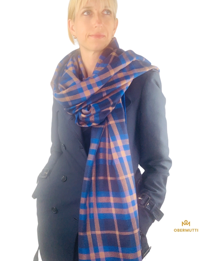 Preview: Schal aus Seide in den Farben Kobaltblau und Braun Karomuster