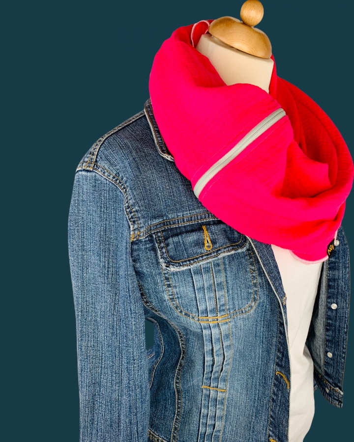 Preview: Schal aus Baumwolle in der Farbe Pink mit rosaner Gewebekante