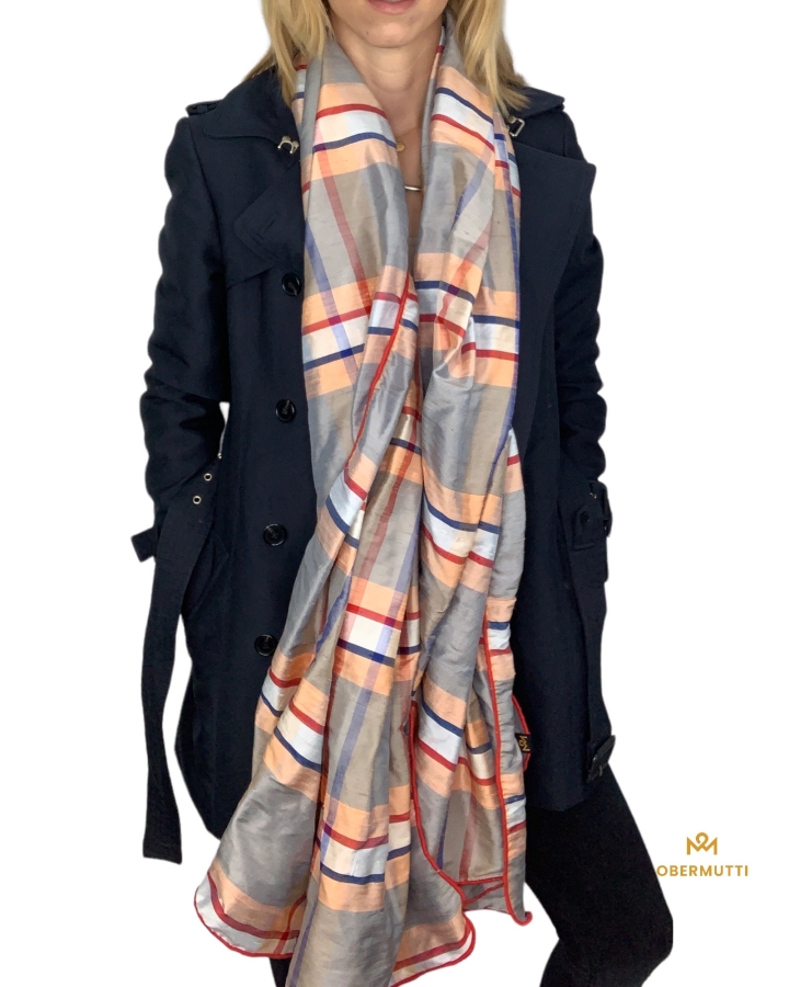 Preview: Schal aus Seide in den Farben Creme, Apricot, Rot, Marineblau gestreift