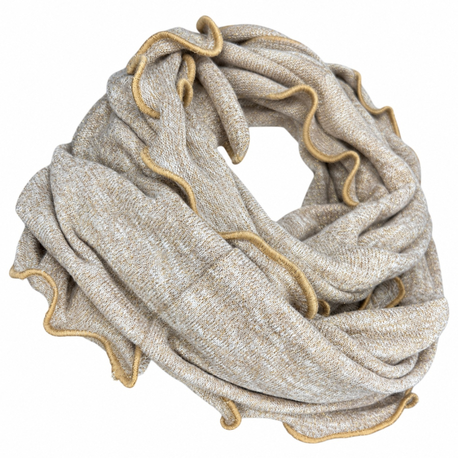 Loop-Schal Creme mit goldenen Glitzerfäden – freigestellt auf Weiß