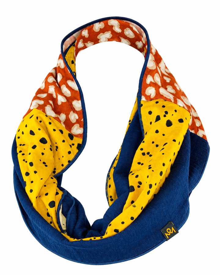 Schal aus Baumwolle in den Farben Marineblau, Gelb mit roten Punkten und Rostrot mit Leoprint