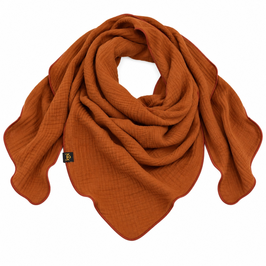 Large Fashion Musselin-Schal in Zimt und Rostbraun mit Rollsaum auf weißem Hintergrund