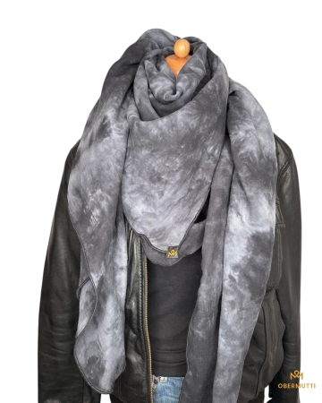 Schal in der Farbe Schwarz Batik Optik
