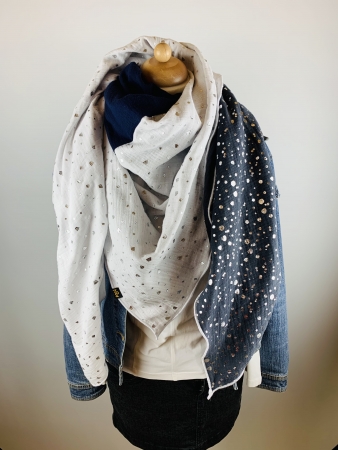 Schal aus Baumwollmusselin in weiß mit Glitzerflakes, marineblau und graublau mit silbernen Punkten
