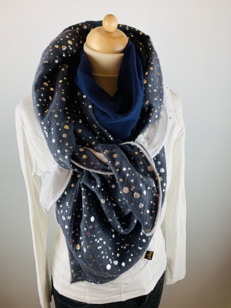 Schal aus Baumwollmusselin in weiß mit Glitzerflakes, marineblau und graublau mit silbernen Punkten