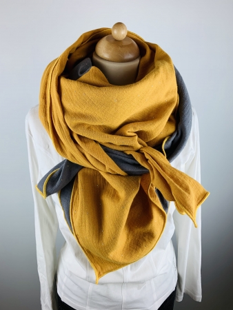 Schal aus Baumwollmusselin in grau mit goldenen Tropfen und ocker mit silbernen Tropfen