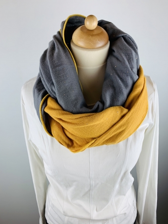 Schal aus Baumwollmusselin in grau mit goldenen Tropfen und ocker mit silbernen Tropfen