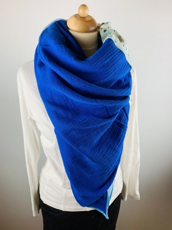 Schal aus Baumwollmusselin in hellblau, royalblau, weiß mit Eukalyptus und mint mit Glitzerflakes