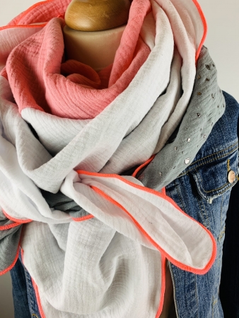 Schal aus Baumwollmusselin in grau mit Glitzer Flakes, apricot und weiß