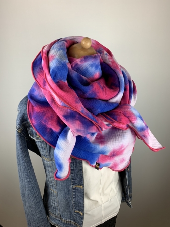 Schal aus Baumwollmusselin in pink, dunkelblauer, rosa Batik Optik und pinkem Saum