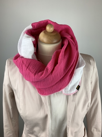 Schal aus Baumwollmusselin in pink und weiß mit Lochstickerei
