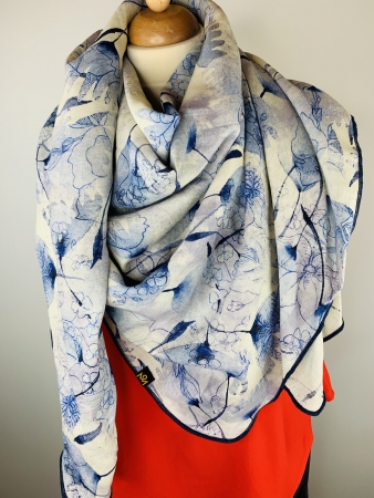 LEINEN Schal mit blauem floralem Print im Large Fashion Style