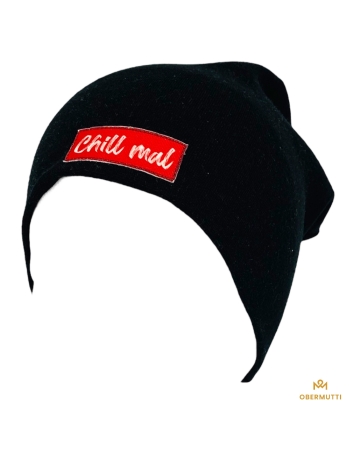 Hipster Beanie in der Farbe Schwarz mit Label "Chill mal"