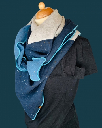 Schal aus Baumwolle in den Farben Blau, Marineblau mit goldenen Punkten und Creme mit Lochstickerei