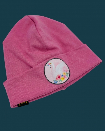 Hipster Beanie in der Farbe Rosa mit rosanen Label "Schwan"