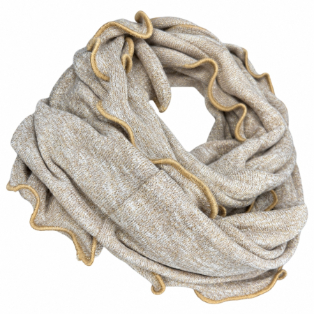 Loop-Schal Creme mit goldenen Glitzerfäden – freigestellt auf Weiß